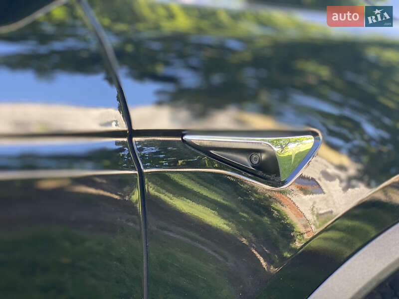 Внедорожник / Кроссовер Tesla Model X 2017 в Жовкве