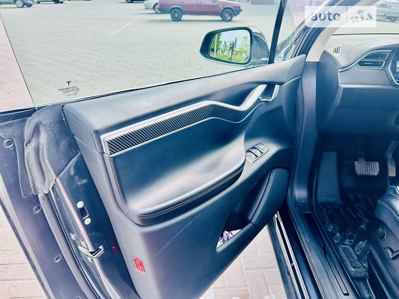 Позашляховик / Кросовер Tesla Model X 2017 в Кременчуці