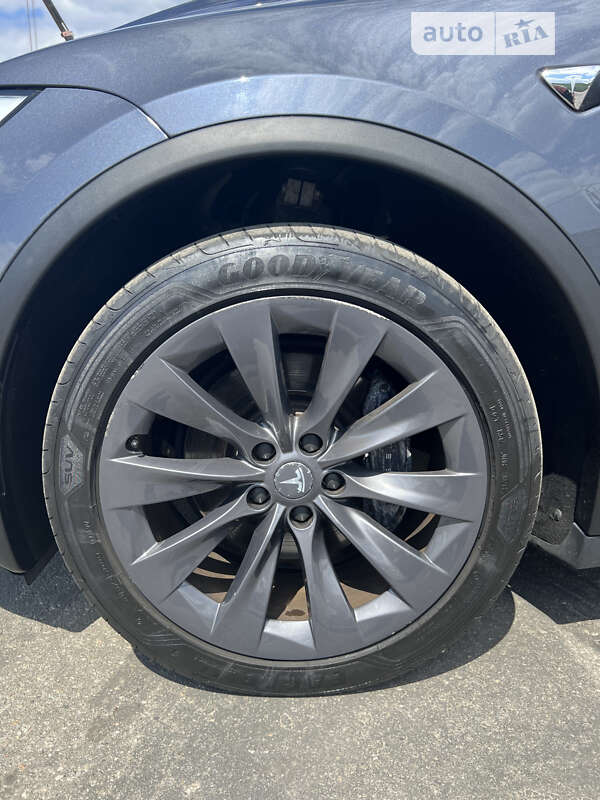 Внедорожник / Кроссовер Tesla Model X 2018 в Киеве