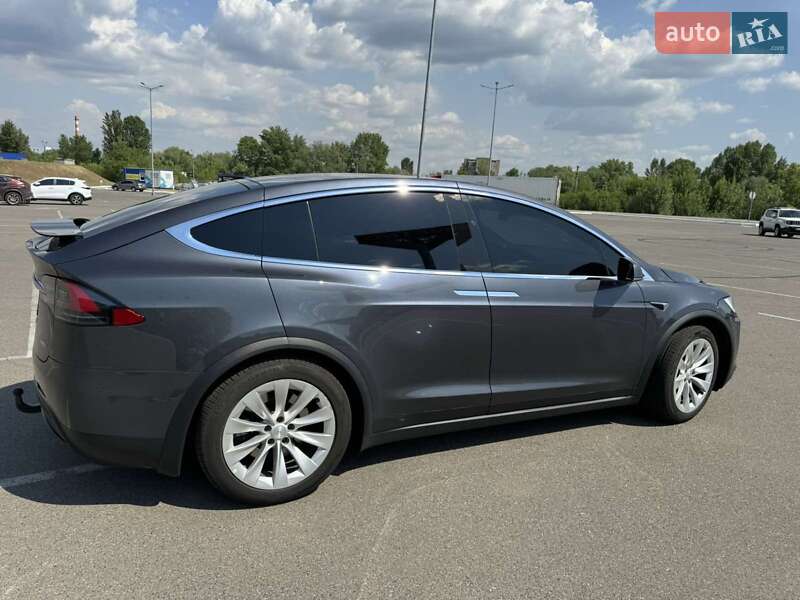 Позашляховик / Кросовер Tesla Model X 2017 в Києві