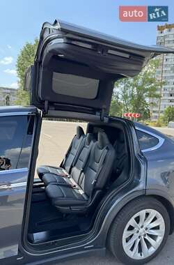 Внедорожник / Кроссовер Tesla Model X 2017 в 