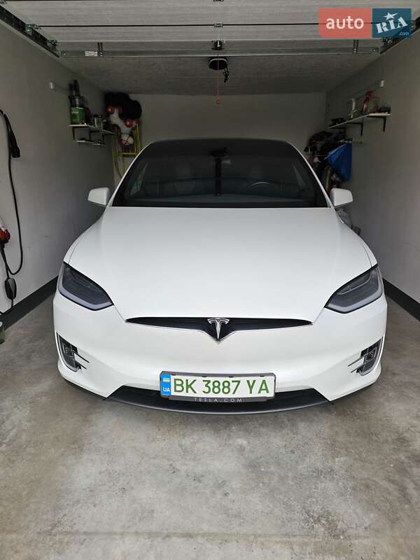 Внедорожник / Кроссовер Tesla Model X 2018 в Ровно