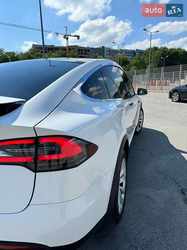 Позашляховик / Кросовер Tesla Model X 2018 в Львові