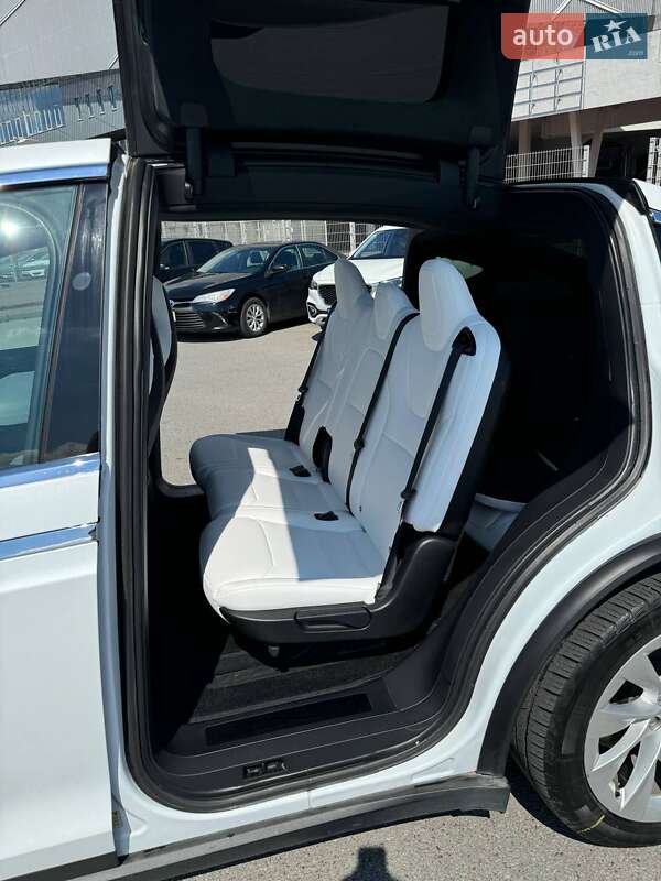 Позашляховик / Кросовер Tesla Model X 2018 в Львові