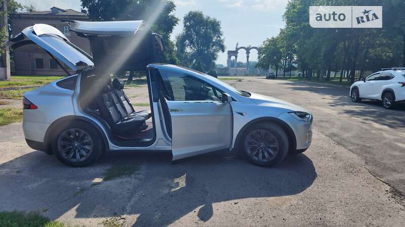 Позашляховик / Кросовер Tesla Model X 2018 в Кам'янському