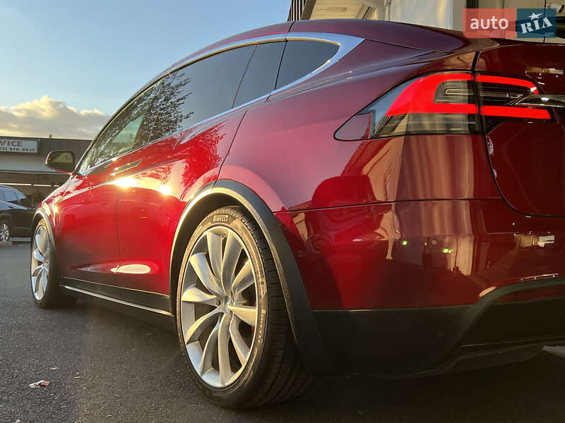 Позашляховик / Кросовер Tesla Model X 2015 в 