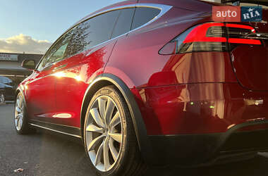 Позашляховик / Кросовер Tesla Model X 2015 в 