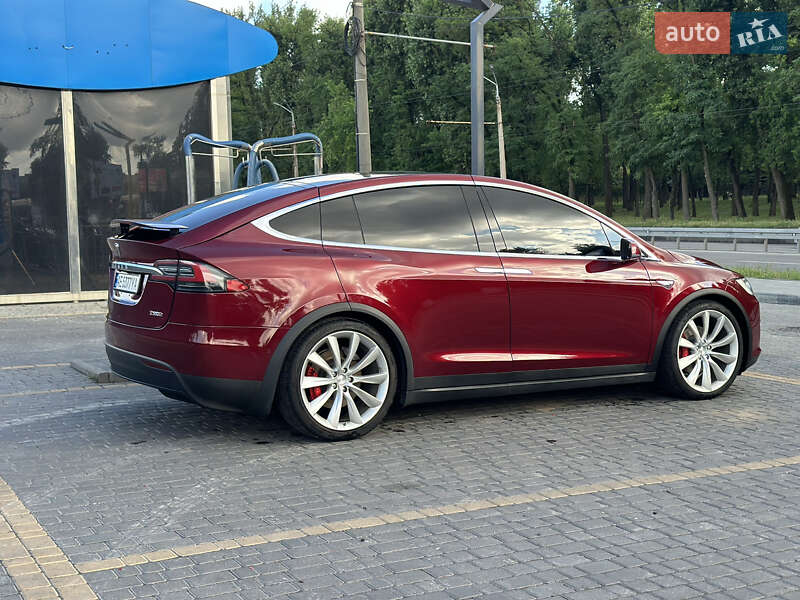 Позашляховик / Кросовер Tesla Model X 2015 в Дніпрі
