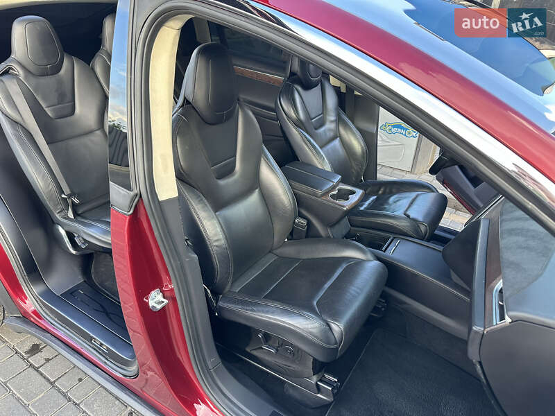 Позашляховик / Кросовер Tesla Model X 2015 в Дніпрі
