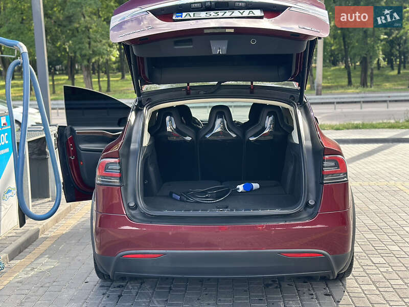 Позашляховик / Кросовер Tesla Model X 2015 в Дніпрі