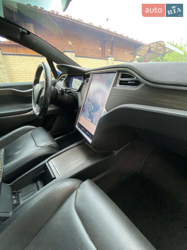 Позашляховик / Кросовер Tesla Model X 2016 в Львові