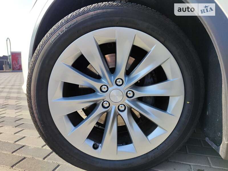 Внедорожник / Кроссовер Tesla Model X 2018 в Киеве