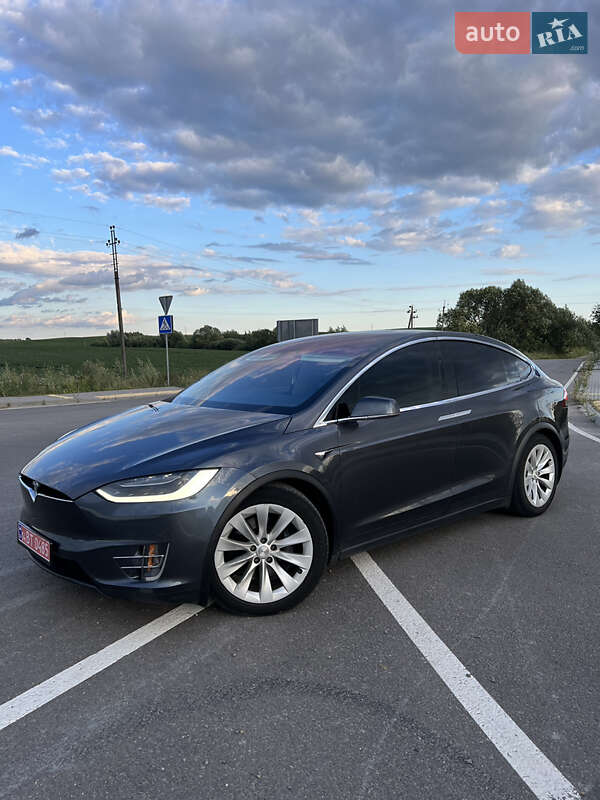 Позашляховик / Кросовер Tesla Model X 2016 в Львові