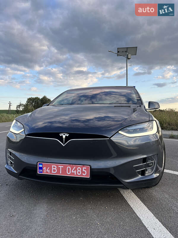Позашляховик / Кросовер Tesla Model X 2016 в Львові