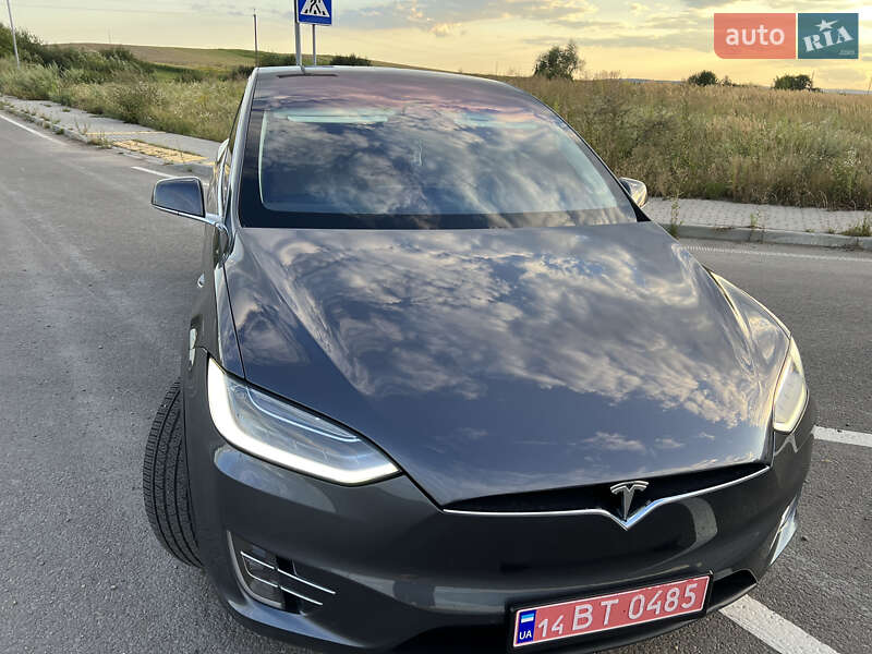 Позашляховик / Кросовер Tesla Model X 2016 в Львові