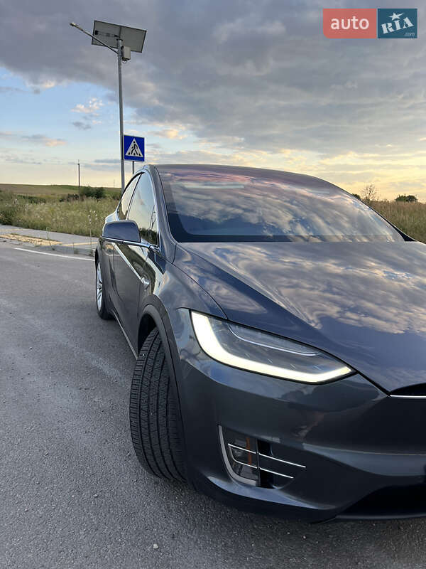 Позашляховик / Кросовер Tesla Model X 2016 в Львові