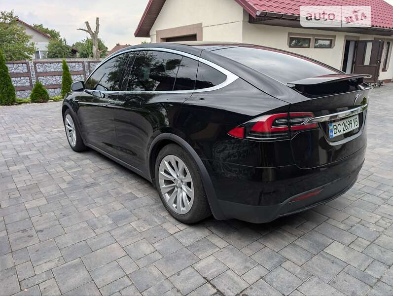 Позашляховик / Кросовер Tesla Model X 2019 в Шептицькому