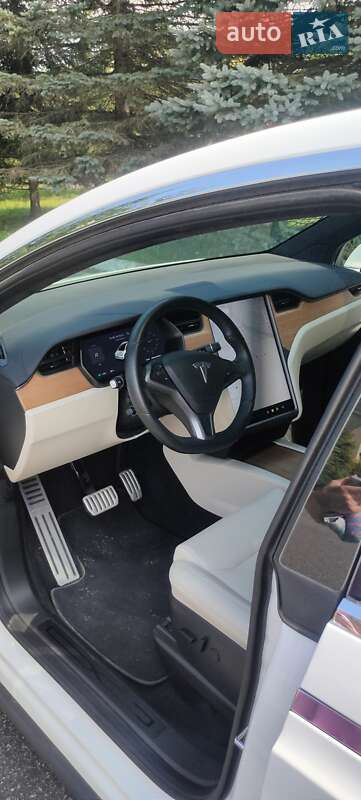Позашляховик / Кросовер Tesla Model X 2020 в Стрию