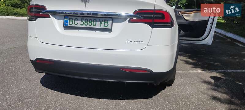 Позашляховик / Кросовер Tesla Model X 2020 в Стрию
