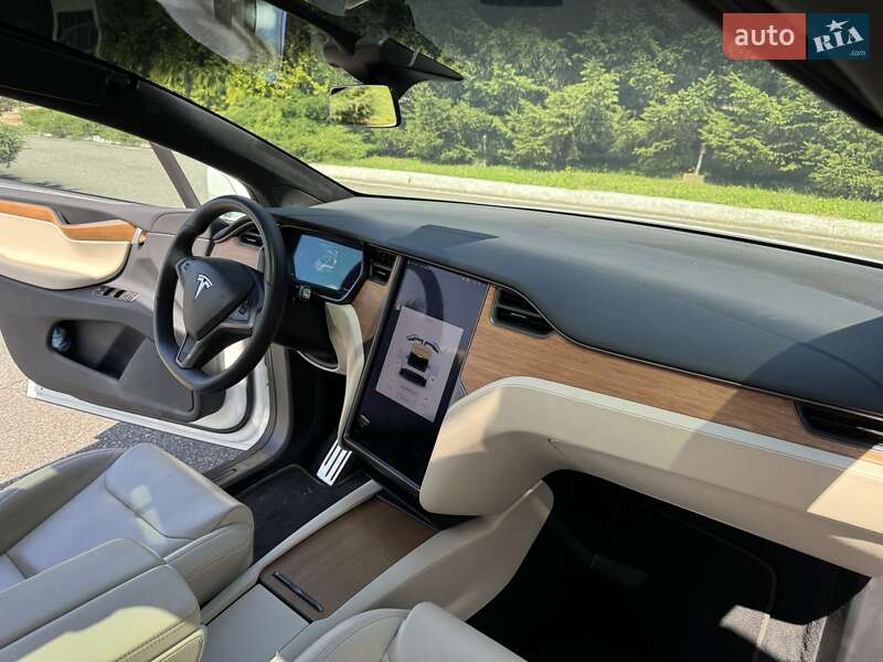 Позашляховик / Кросовер Tesla Model X 2020 в Стрию