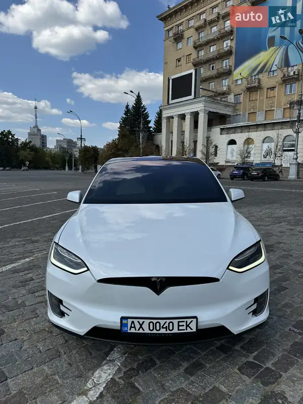Tesla Model X 2019