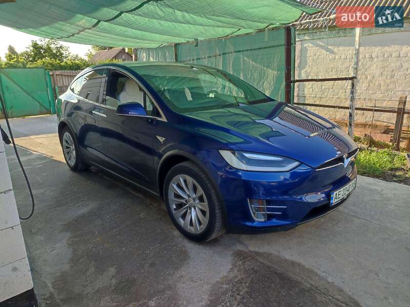 Внедорожник / Кроссовер Tesla Model X 2016 в Синельниково