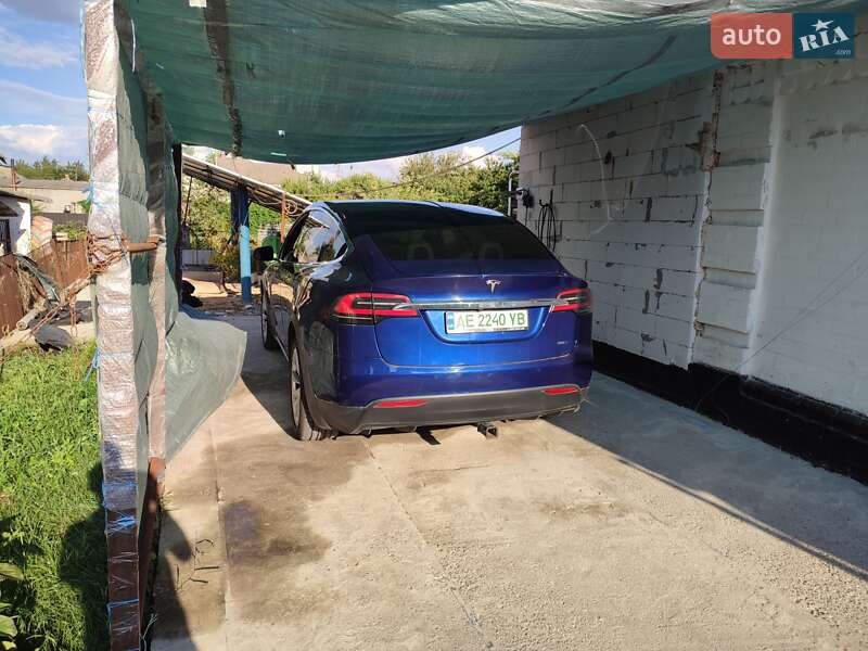 Внедорожник / Кроссовер Tesla Model X 2016 в Синельниково