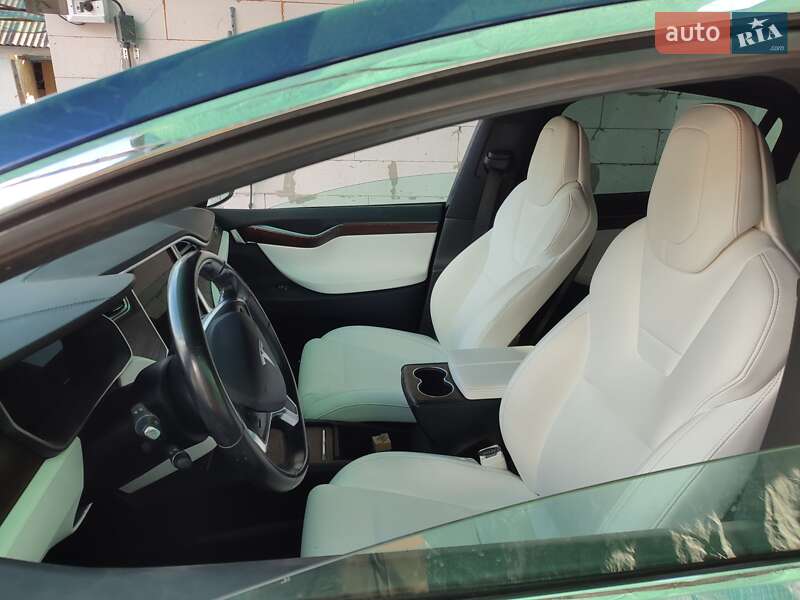 Внедорожник / Кроссовер Tesla Model X 2016 в Синельниково