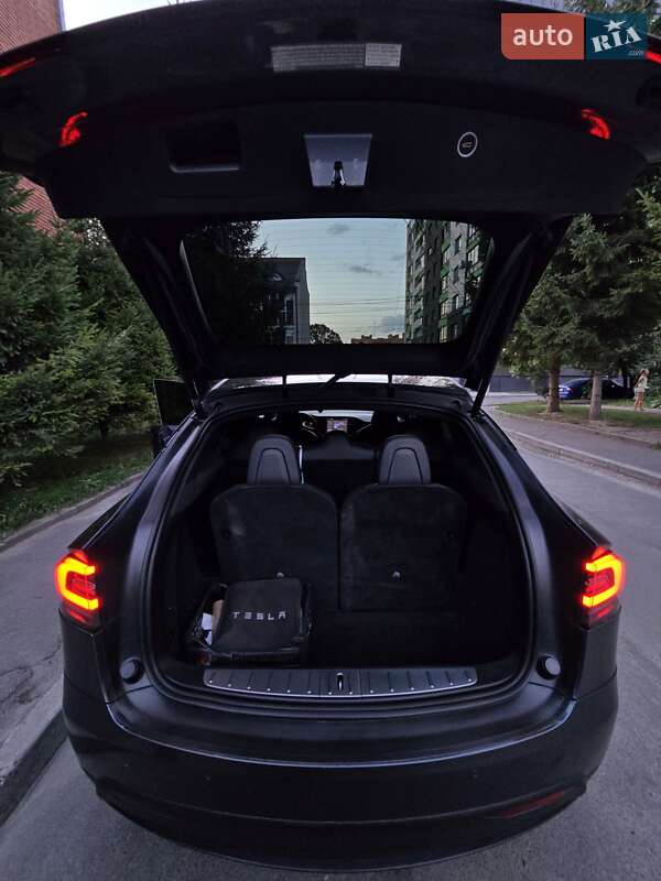 Позашляховик / Кросовер Tesla Model X 2018 в Тернополі