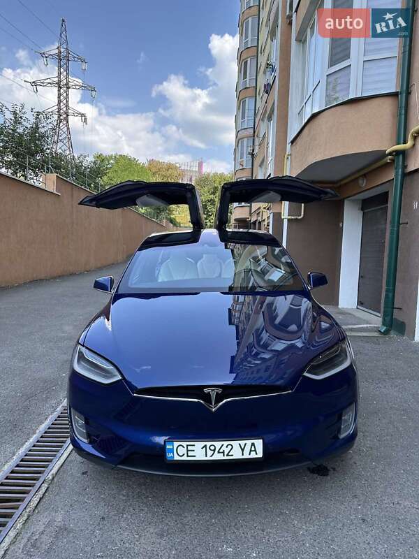 Позашляховик / Кросовер Tesla Model X 2016 в Чернівцях