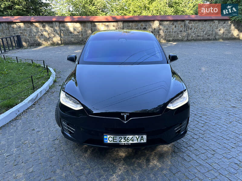 Позашляховик / Кросовер Tesla Model X 2017 в Чернівцях