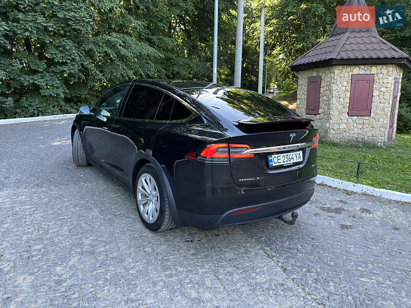 Позашляховик / Кросовер Tesla Model X 2017 в Чернівцях
