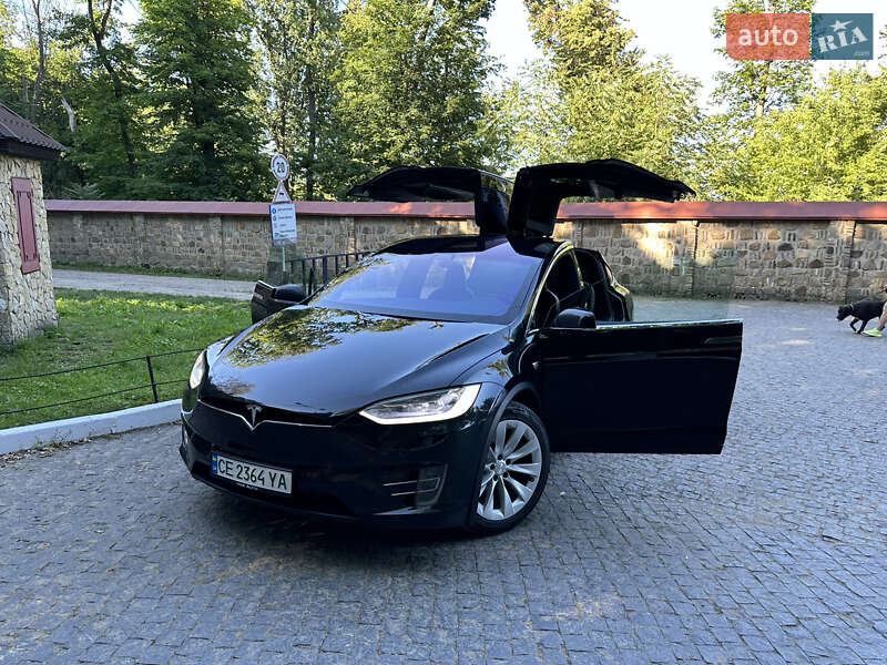 Позашляховик / Кросовер Tesla Model X 2017 в Чернівцях