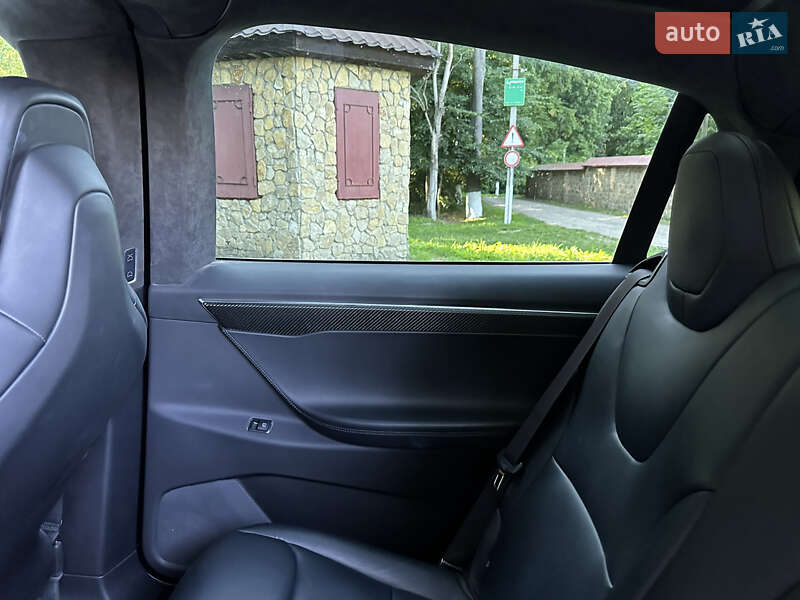 Позашляховик / Кросовер Tesla Model X 2017 в Чернівцях