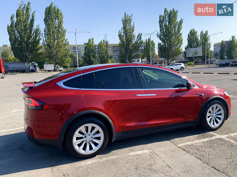 Позашляховик / Кросовер Tesla Model X 2016 в Дніпрі