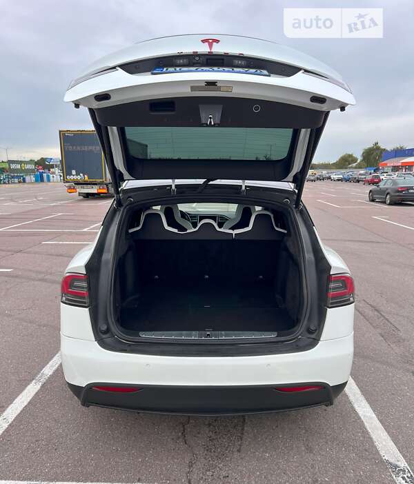 Позашляховик / Кросовер Tesla Model X 2017 в Львові