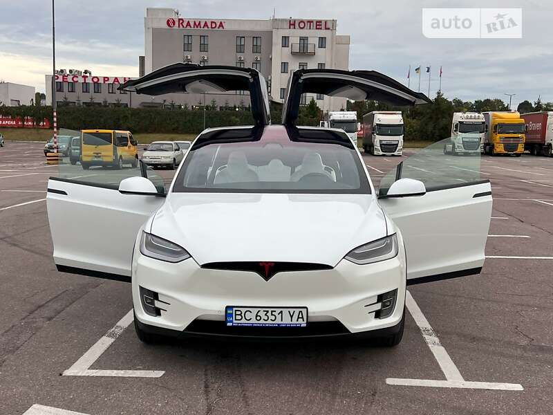 Позашляховик / Кросовер Tesla Model X 2017 в Львові
