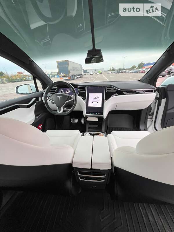 Позашляховик / Кросовер Tesla Model X 2017 в Львові