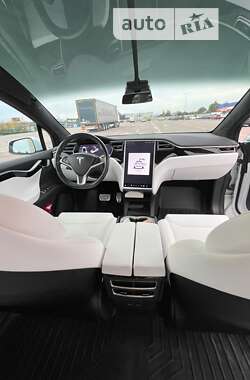 Внедорожник / Кроссовер Tesla Model X 2017 в 