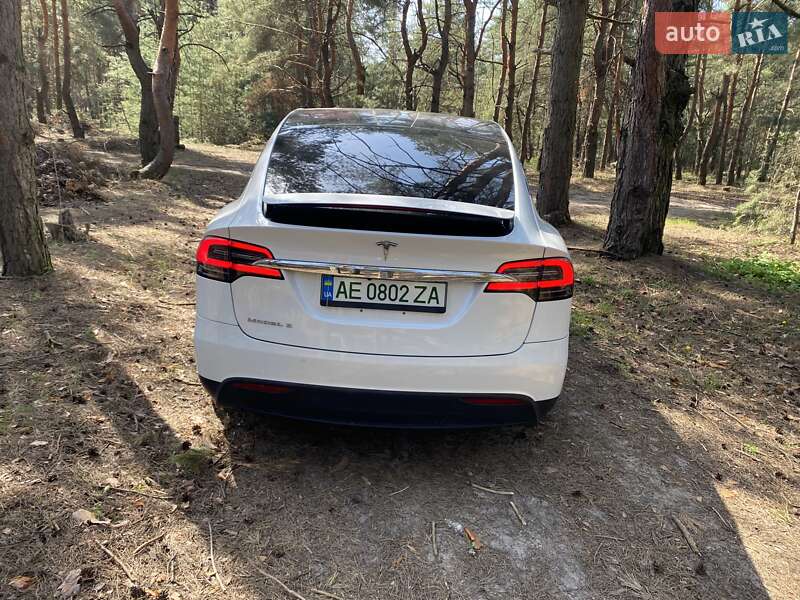 Позашляховик / Кросовер Tesla Model X 2017 в Дніпрі