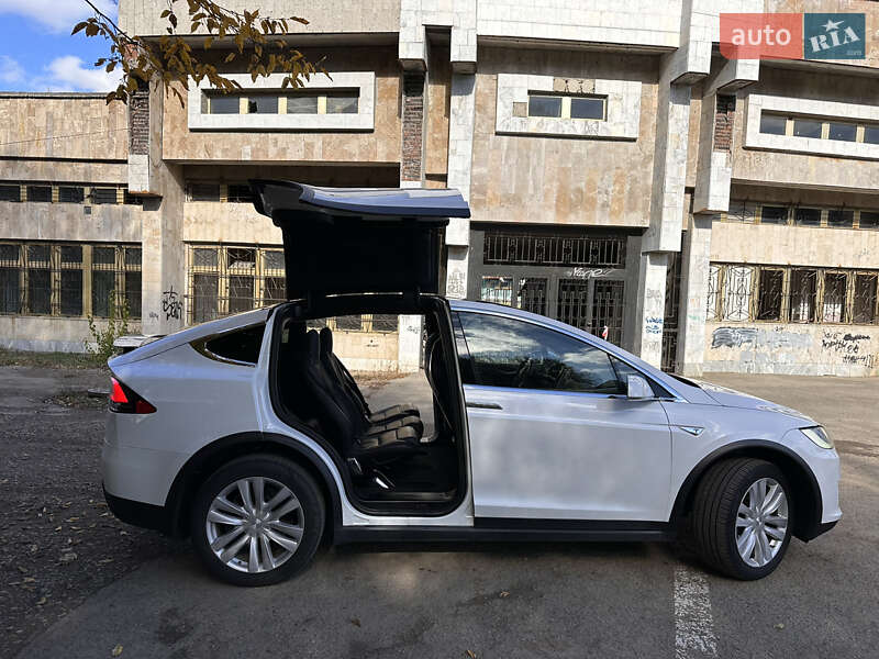 Внедорожник / Кроссовер Tesla Model X 2016 в Ивано-Франковске