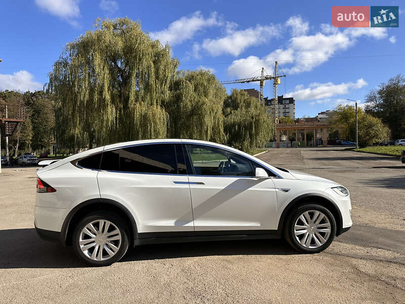 Внедорожник / Кроссовер Tesla Model X 2016 в Ивано-Франковске