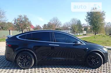 Позашляховик / Кросовер Tesla Model X 2017 в Коломиї