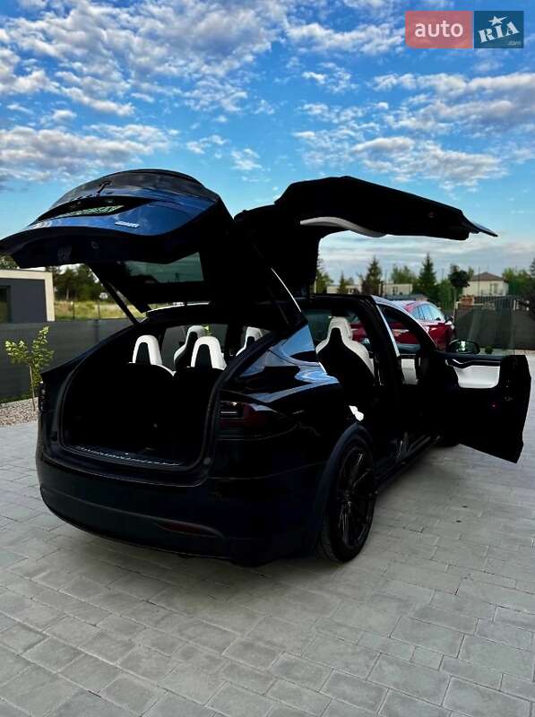 Позашляховик / Кросовер Tesla Model X 2017 в Львові