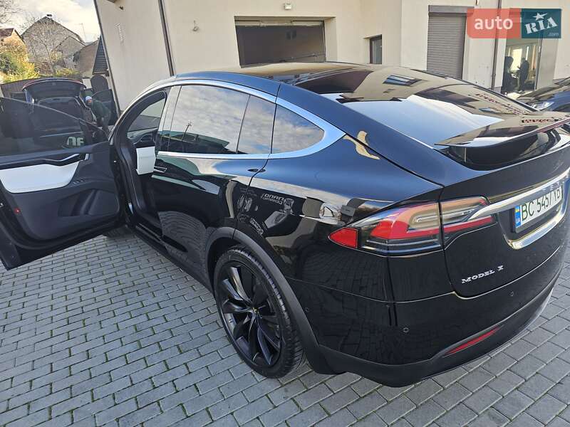Позашляховик / Кросовер Tesla Model X 2017 в Львові