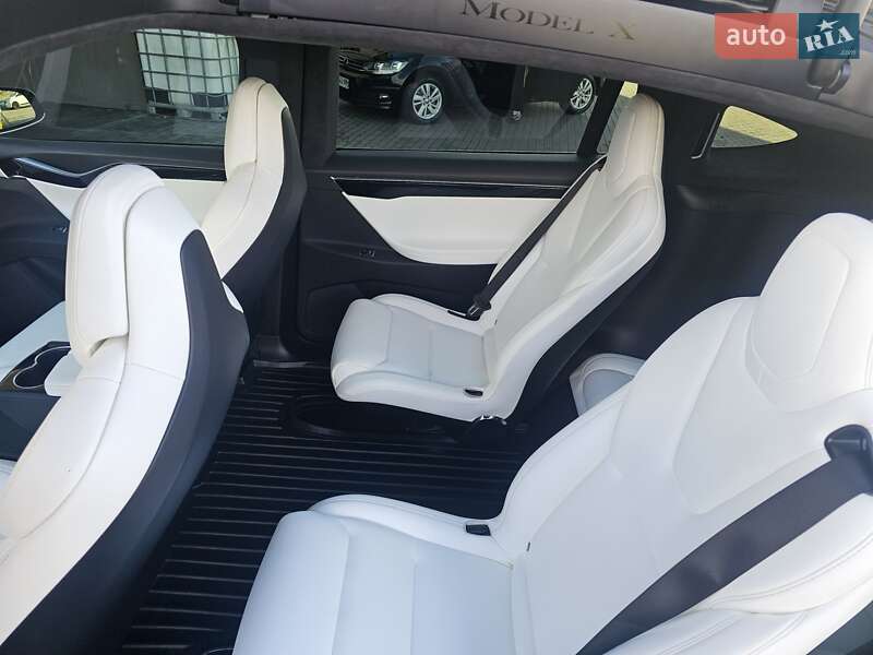 Позашляховик / Кросовер Tesla Model X 2017 в Львові