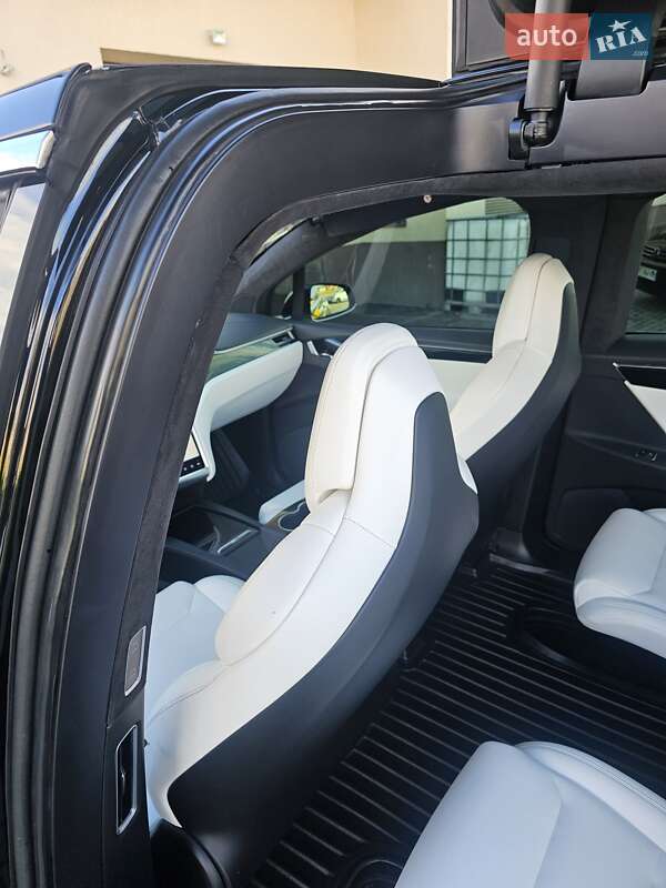 Позашляховик / Кросовер Tesla Model X 2017 в Львові