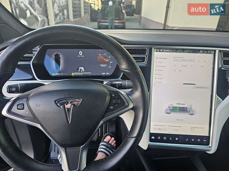 Позашляховик / Кросовер Tesla Model X 2017 в Львові