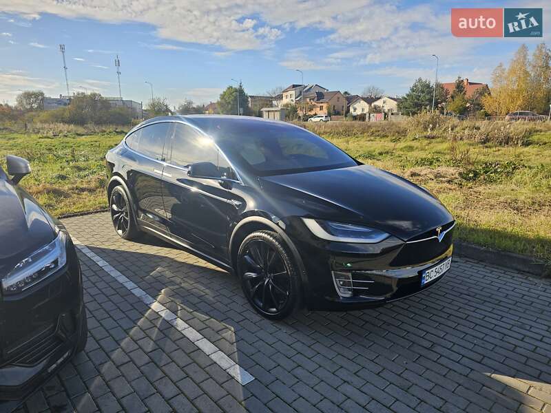 Позашляховик / Кросовер Tesla Model X 2017 в Львові