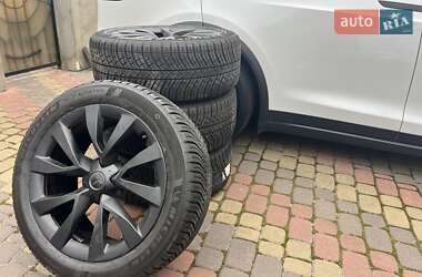 Позашляховик / Кросовер Tesla Model X 2023 в 